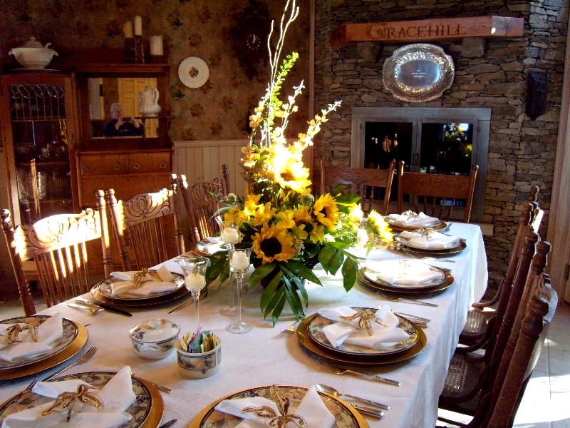 Thanksgiving Table 2009